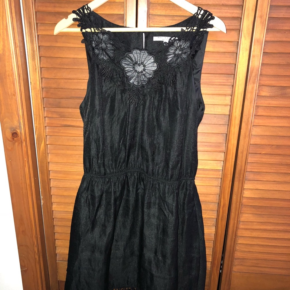 Alexia Admor black dress with leather details 👗